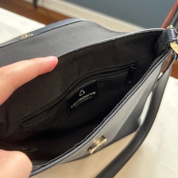 Liz Claiborne Navy Blue Crossbody Purse Magnetic Snap Closure Workwear EUC - Picture 5 of 6
